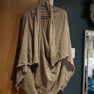 Shawl/cardigan